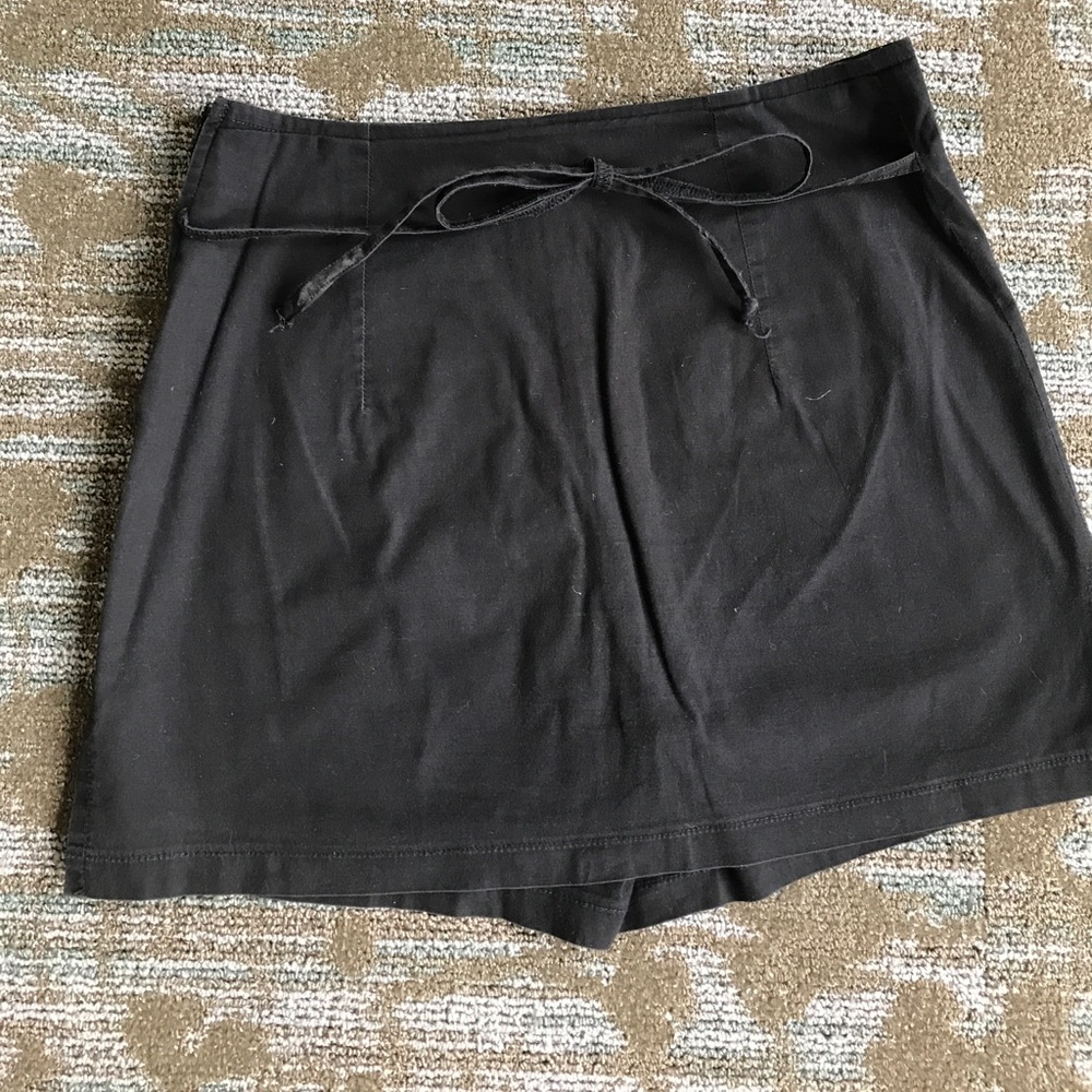 Adorable & comfortable black skort